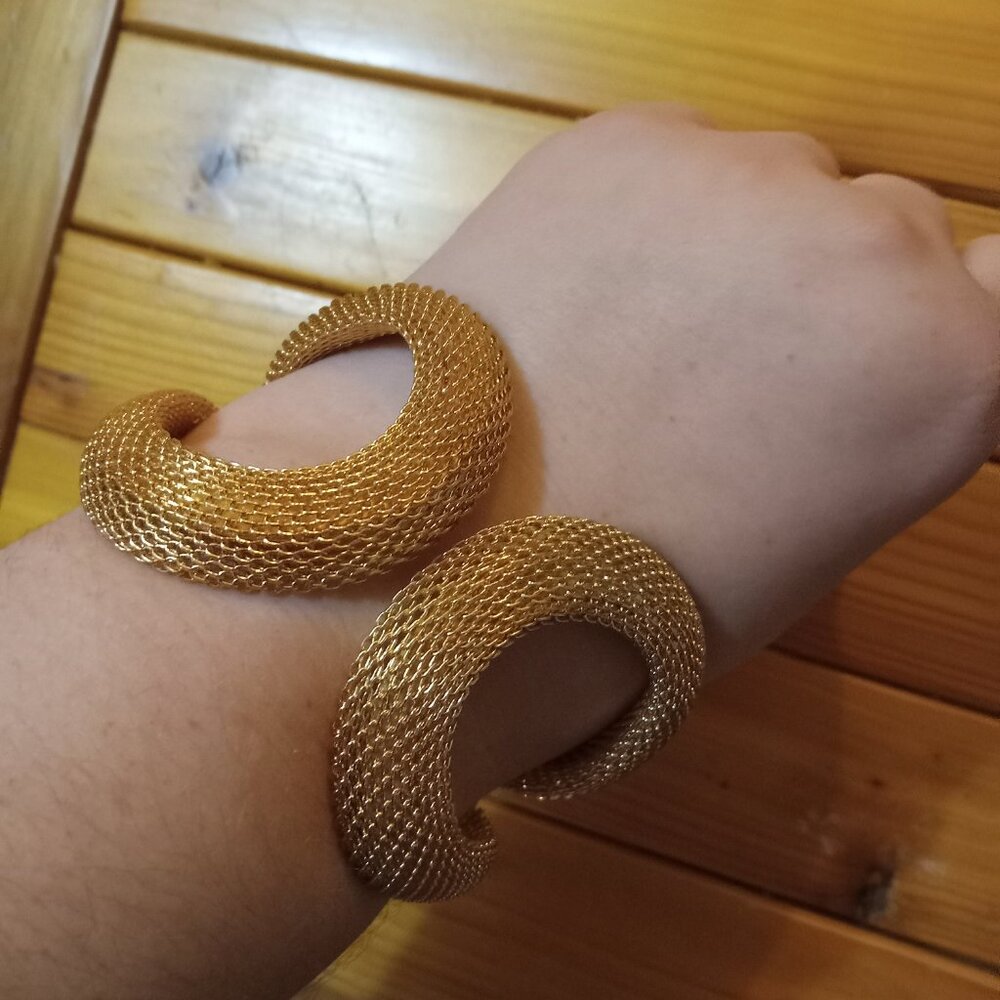 Gold bracelet